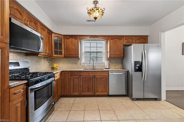 819 Avatar DR, Virginia Beach, VA 23454