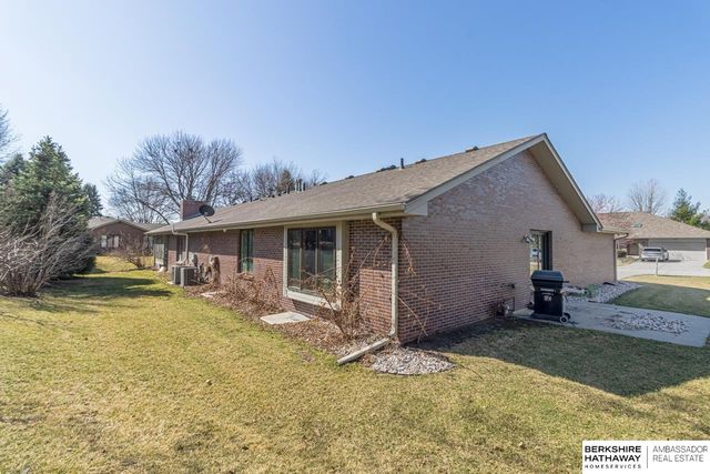 4910 Sinclair Court, Lincoln, NE 68516