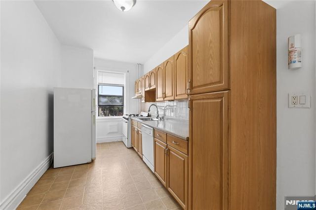 303 Hamilton Place C2, Hackensack, NJ 07601