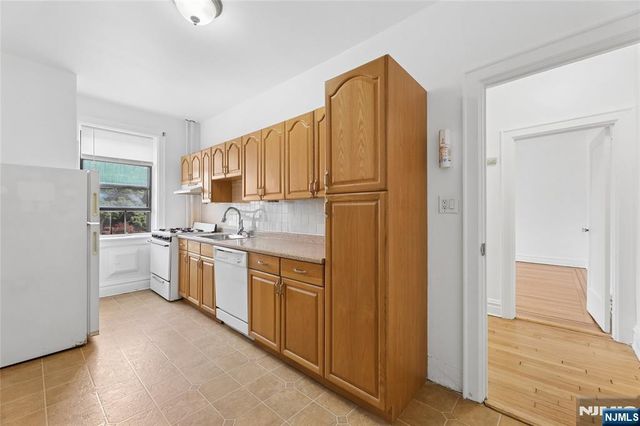 303 Hamilton Place C2, Hackensack, NJ 07601