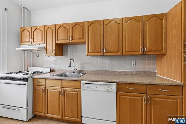 303 Hamilton Place C2, Hackensack, NJ 07601