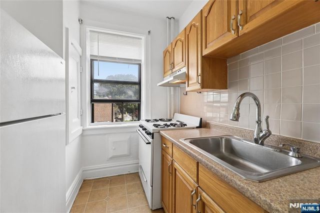 303 Hamilton Place C2, Hackensack, NJ 07601