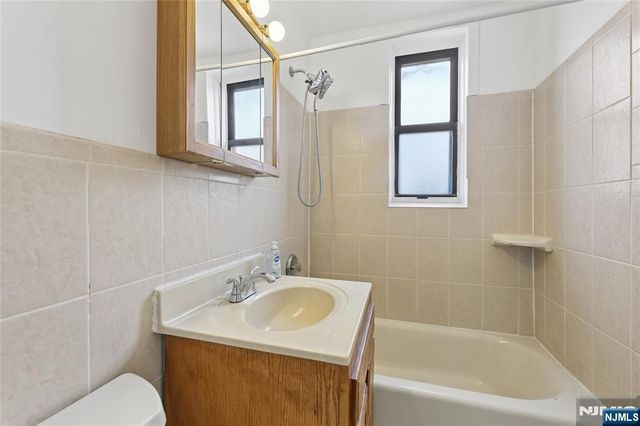 303 Hamilton Place C2, Hackensack, NJ 07601