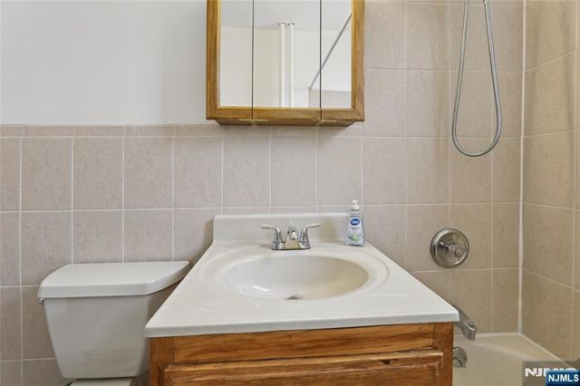 303 Hamilton Place C2, Hackensack, NJ 07601