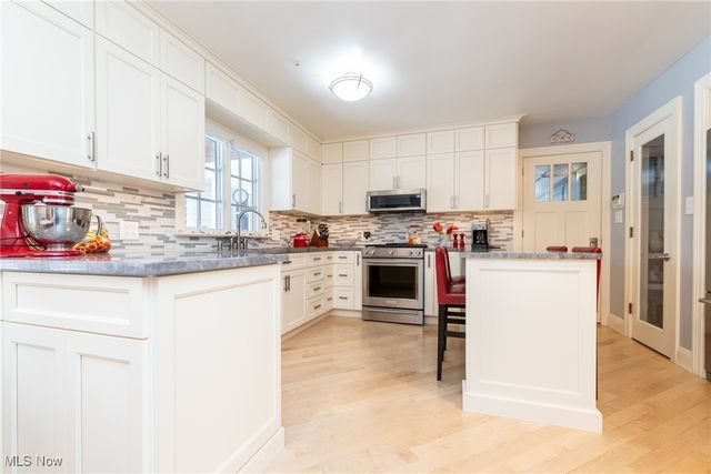 26161 Shaker Boulevard, Beachwood, OH 44122