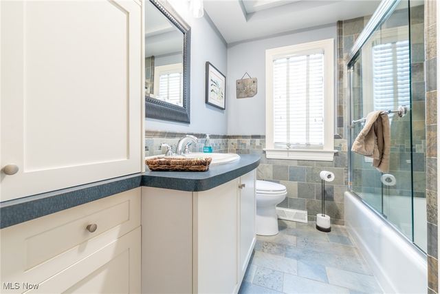 26161 Shaker Boulevard, Beachwood, OH 44122