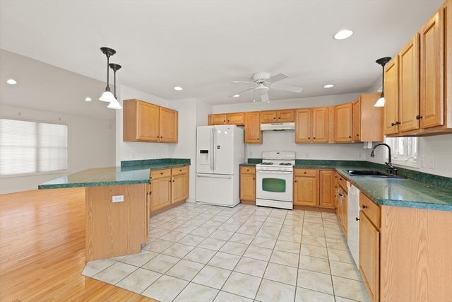 35 Preston Place, Easton, MA 02356