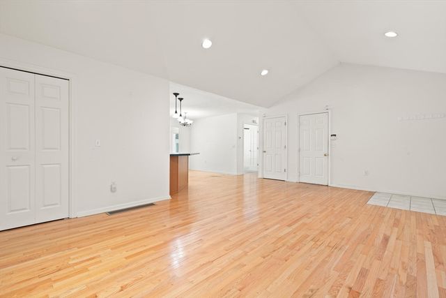 35 Preston Place, Easton, MA 02356