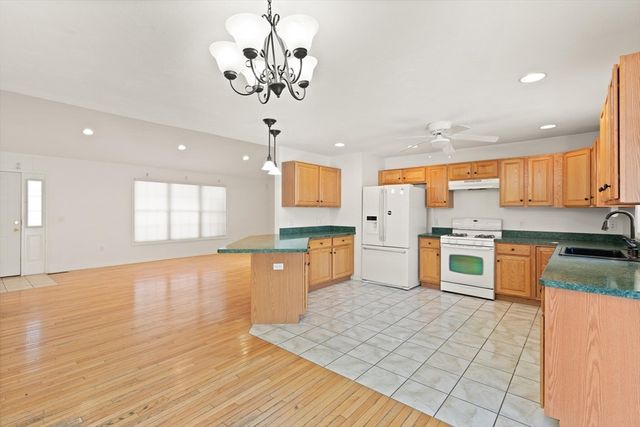 35 Preston Place, Easton, MA 02356