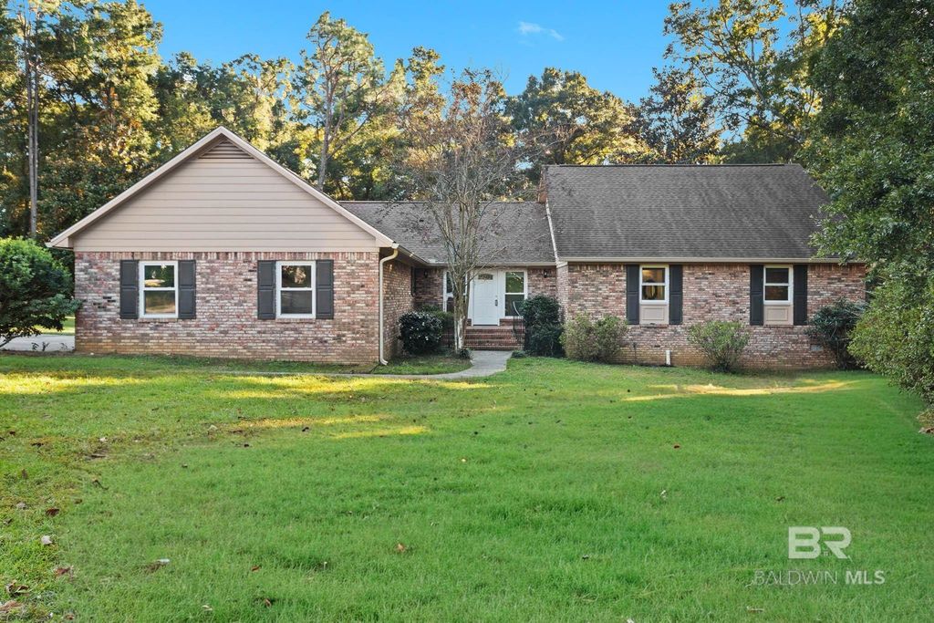 802 Pinewood Court, Daphne, AL 36526