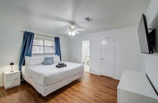 5542 Holly Street 209, Houston, TX 77081