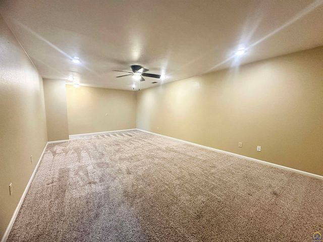 3360 SW Chelsea CIR, Topeka, KS 66614