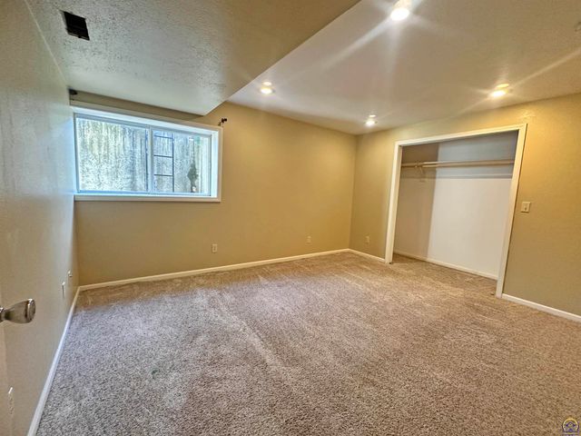 3360 SW Chelsea CIR, Topeka, KS 66614