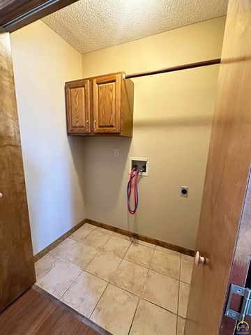 3360 SW Chelsea CIR, Topeka, KS 66614