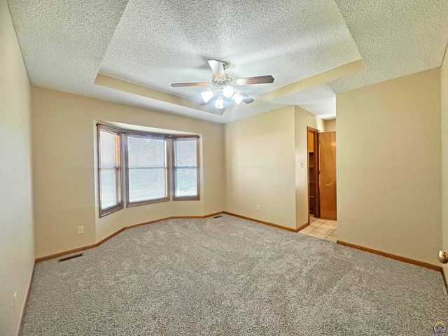 3360 SW Chelsea CIR, Topeka, KS 66614