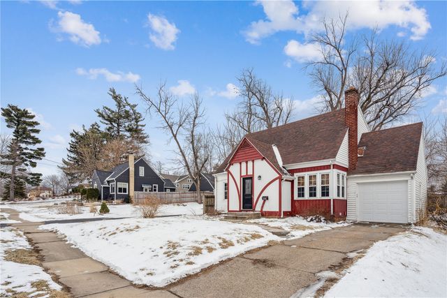 198 Forest Drive SE, Cedar Rapids, IA 52403