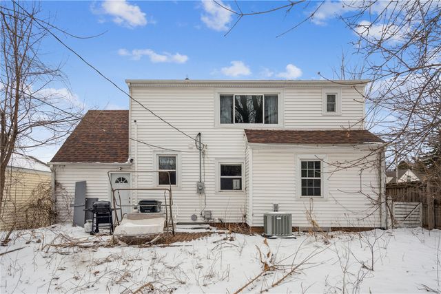 198 Forest Drive SE, Cedar Rapids, IA 52403