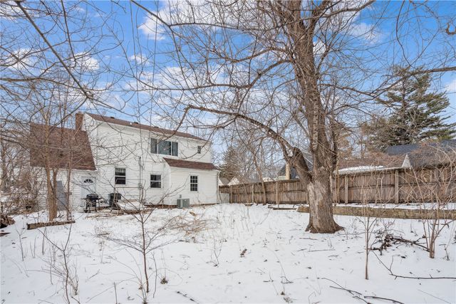 198 Forest Drive SE, Cedar Rapids, IA 52403