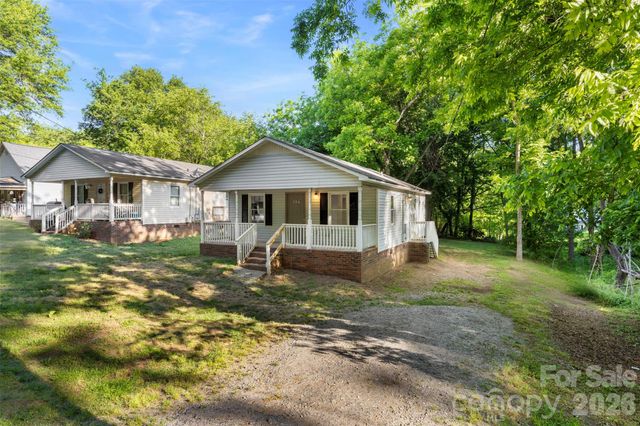 704 W Carolina Avenue, Bessemer City, NC 28016