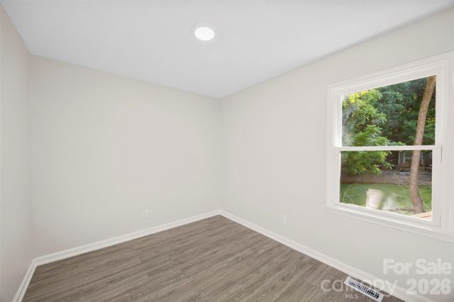 704 W Carolina Avenue, Bessemer City, NC 28016