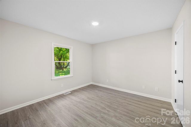 704 W Carolina Avenue, Bessemer City, NC 28016