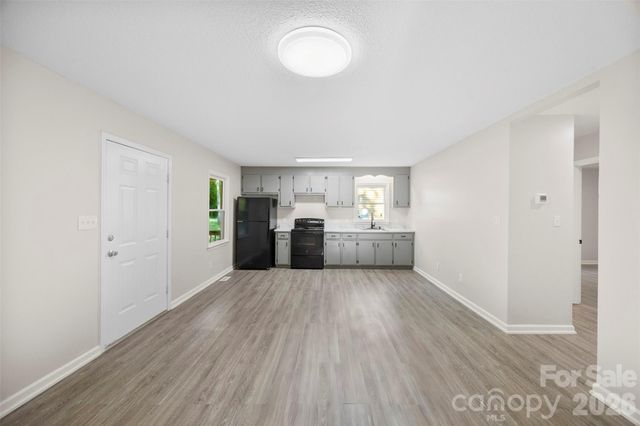 704 W Carolina Avenue, Bessemer City, NC 28016
