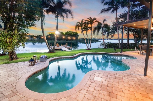 1108 NW 180th Avenue, Pembroke Pines, FL 33029