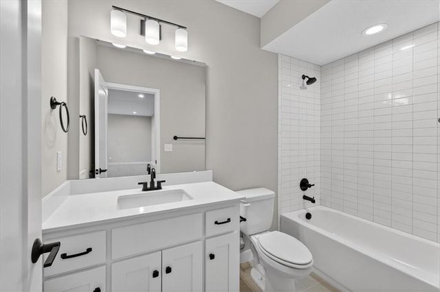 25069 W 94th Terrace, Lenexa, KS 66227