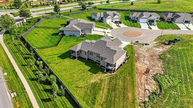 25069 W 94th Terrace, Lenexa, KS 66227