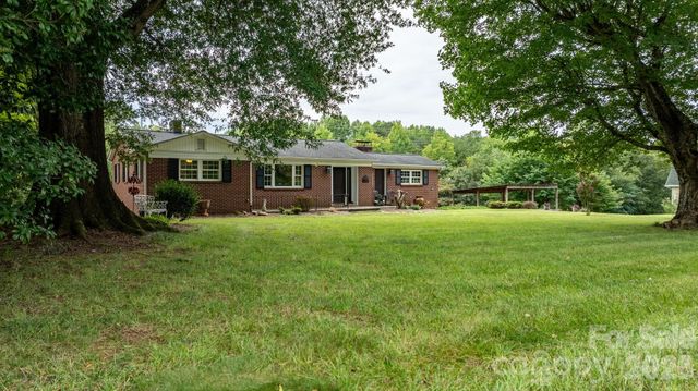 2210 19th Avenue SE, Hickory, NC 28602