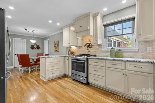 2210 19th Avenue SE, Hickory, NC 28602
