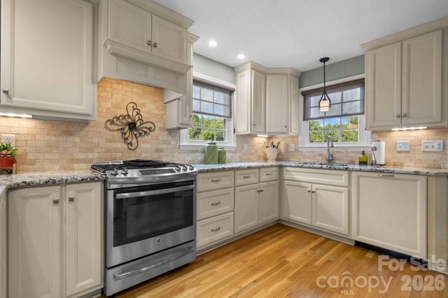 2210 19th Avenue SE, Hickory, NC 28602