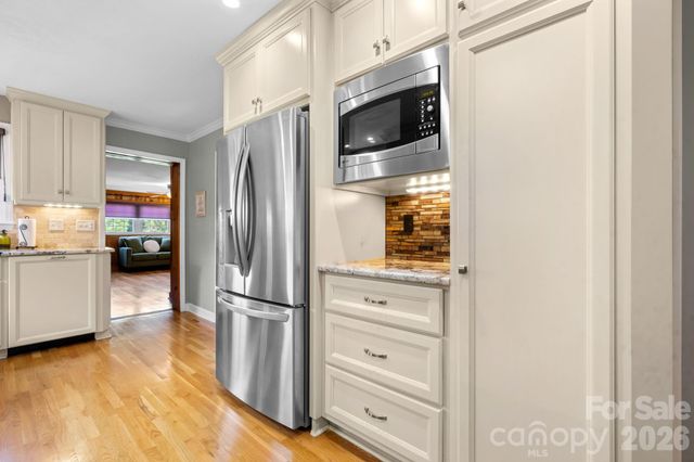 2210 19th Avenue SE, Hickory, NC 28602