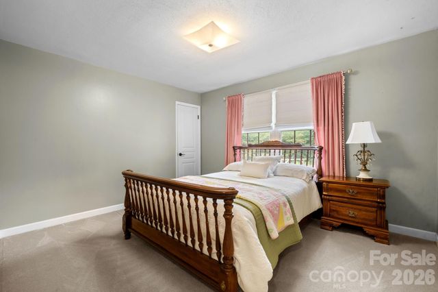 2210 19th Avenue SE, Hickory, NC 28602