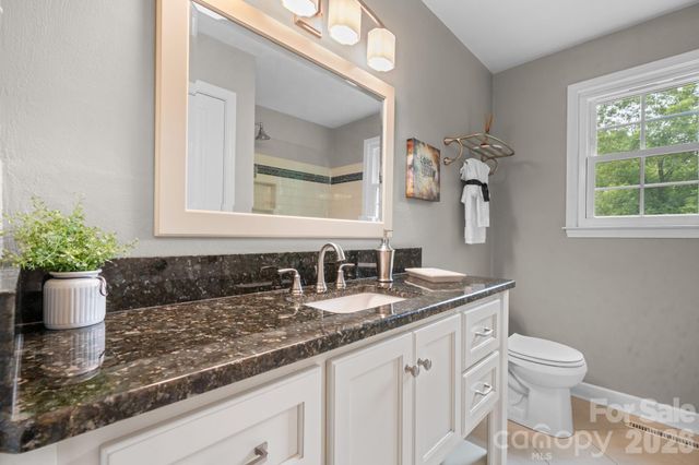 2210 19th Avenue SE, Hickory, NC 28602