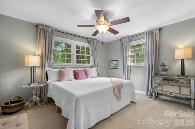 2210 19th Avenue SE, Hickory, NC 28602