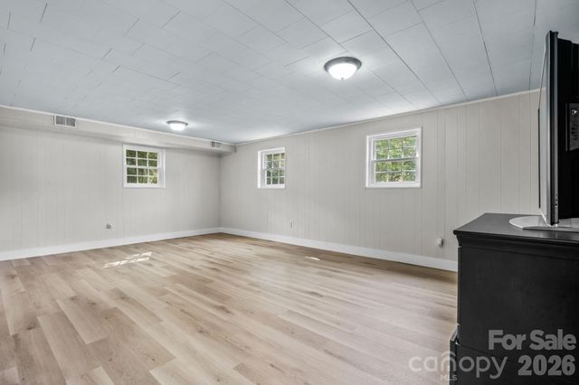 2210 19th Avenue SE, Hickory, NC 28602