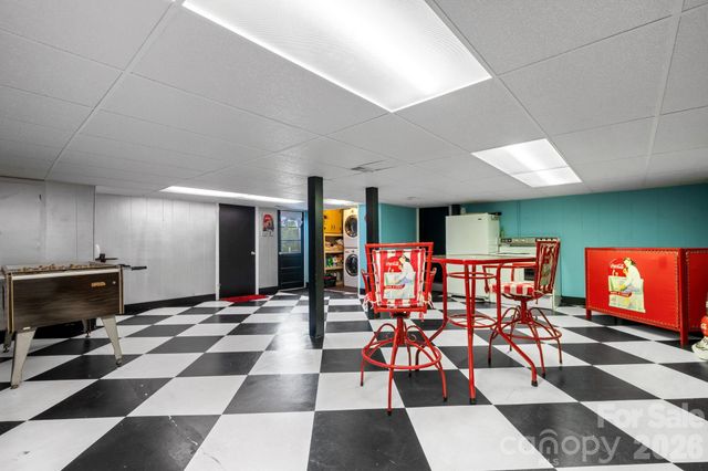 2210 19th Avenue SE, Hickory, NC 28602