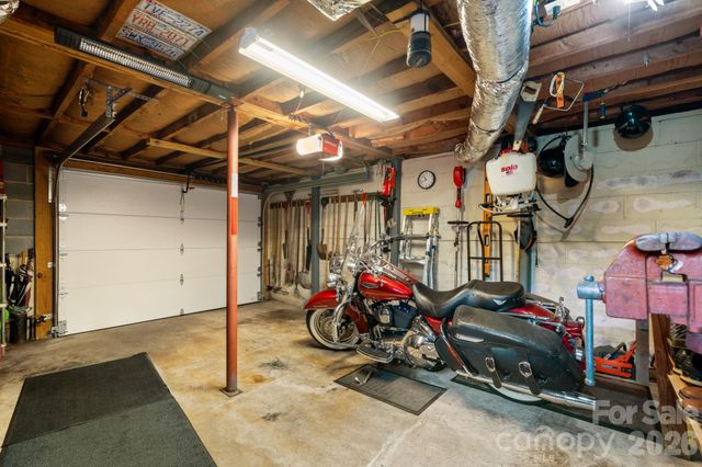 2210 19th Avenue SE, Hickory, NC 28602