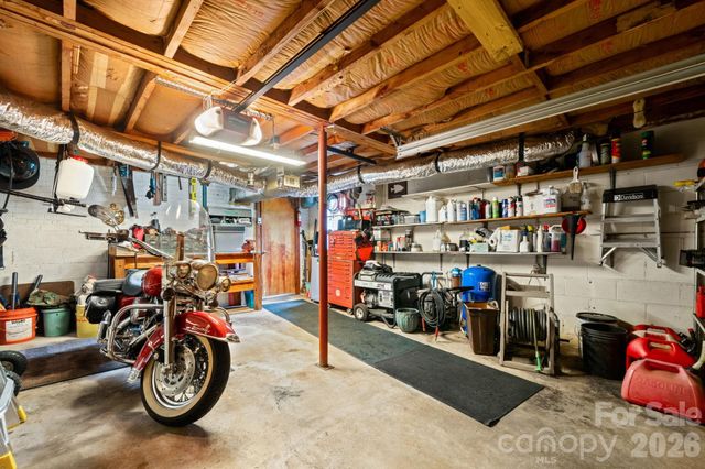 2210 19th Avenue SE, Hickory, NC 28602