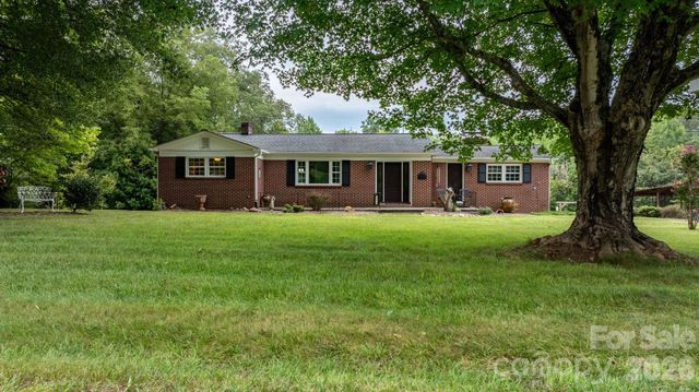 2210 19th Avenue SE, Hickory, NC 28602