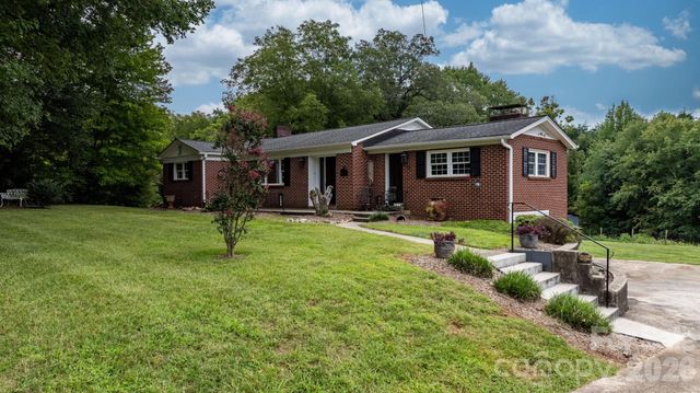 2210 19th Avenue SE, Hickory, NC 28602