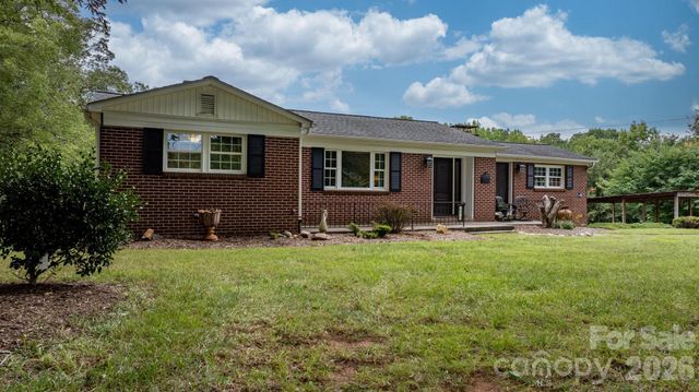 2210 19th Avenue SE, Hickory, NC 28602