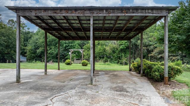 2210 19th Avenue SE, Hickory, NC 28602