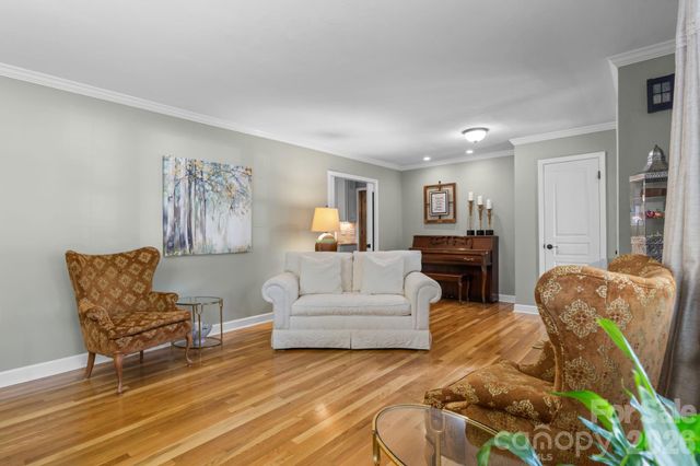 2210 19th Avenue SE, Hickory, NC 28602