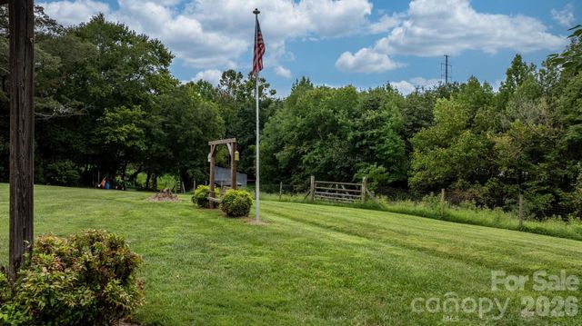 2210 19th Avenue SE, Hickory, NC 28602