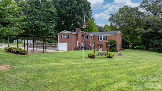 2210 19th Avenue SE, Hickory, NC 28602