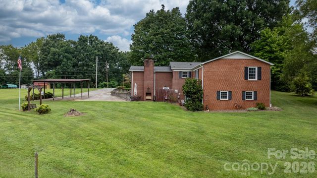2210 19th Avenue SE, Hickory, NC 28602