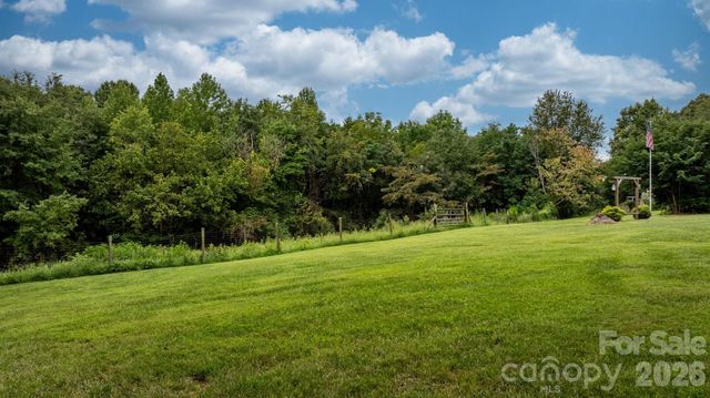 2210 19th Avenue SE, Hickory, NC 28602