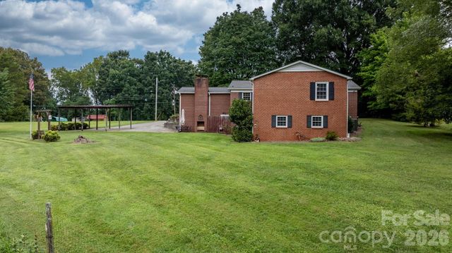 2210 19th Avenue SE, Hickory, NC 28602